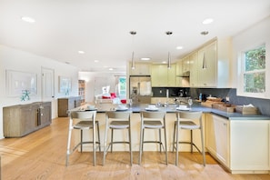 Fridge, microwave, oven, stovetop - Perfect for Families W/Pool, Lrg Back Yard and AC! (San Diego)