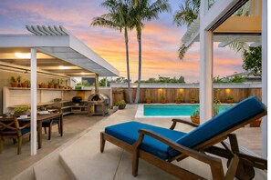 Outdoor dining - Perfect for Families W/Pool, Lrg Back Yard and AC! (San Diego)