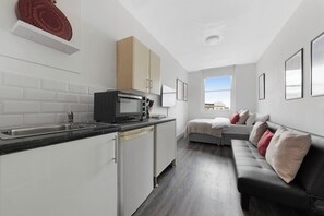 Interior - Budget Archway Studio (London)