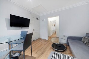 TV - 2 Bed Piccadilly Apartment (4) (St. James's)