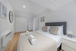 Unclassified image, 3 of 21, button - 2 Bed Piccadilly Apartment (4) (St. James's)