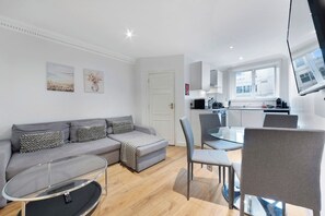 Unclassified image, 2 of 21, button - 2 Bed Piccadilly Apartment (4) (St. James's)