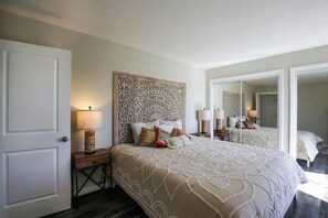 1 bedroom, WiFi, bed sheets - Amazing Location,Pool,Walk to Beach & Restaurants! (San Diego)