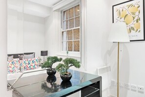 Interior - 3 Bed Apartment- Mayfair - New Bond Street (London)