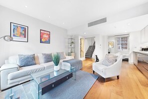 Unclassified image, 3 of 25, button - 3 Bed Apartment- Mayfair - New Bond Street (London)