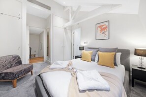 3 slaapkamers, een strijkplank/strijkijzer, wifi, beddengoed