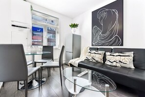 Unclassified image, 4 of 12, button - 1 Bed Apartment- Finsbury Park Station (London)