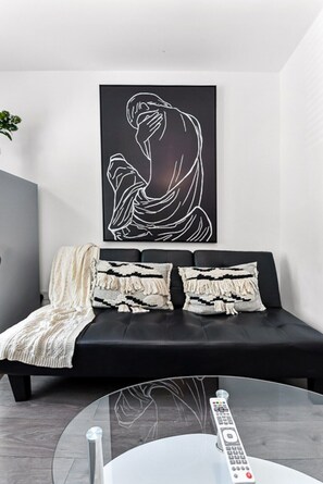 Unclassified image, 5 of 12, button - 1 Bed Apartment- Finsbury Park Station (London)