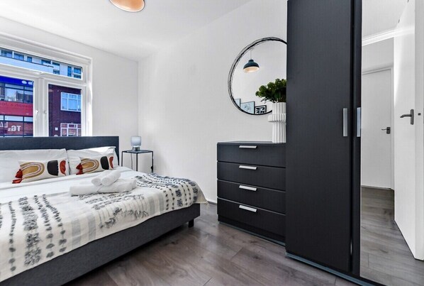 Unclassified image, 1 of 12, button - 1 Bed Apartment- Finsbury Park Station (London)