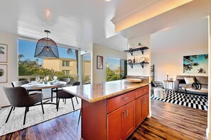 Interior - Pet Friendly 2 bedroom in Point Loma Overlooking Kellogg Beach - Stay for 30 days! (San Diego)
