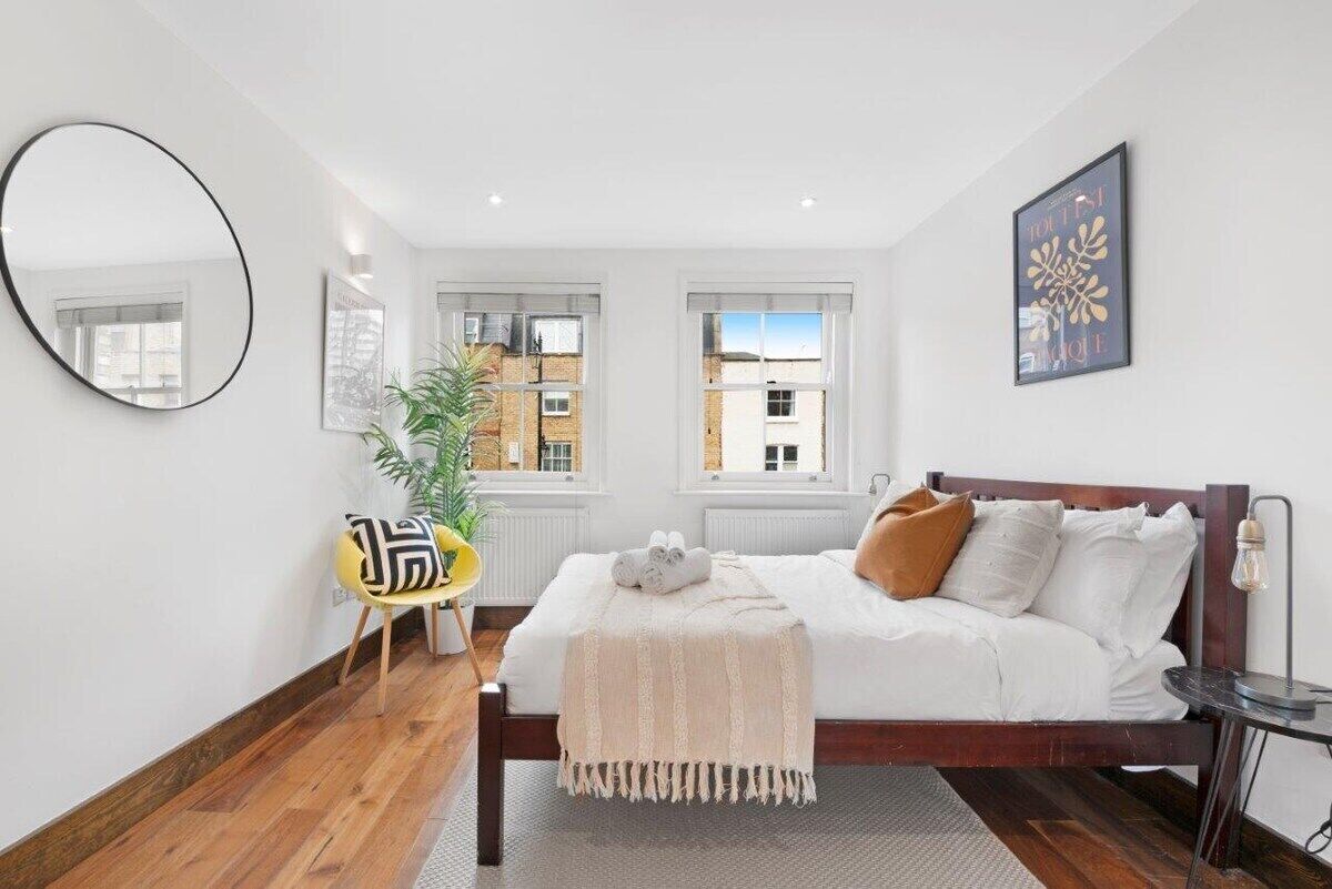 4 habitaciones, tabla de planchar con plancha, wifi y ropa de cama 