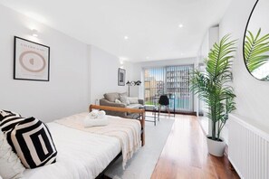 Unclassified image, 3 of 25, button - Huge Hoxton Apartment- Private Roof Terrace (London)