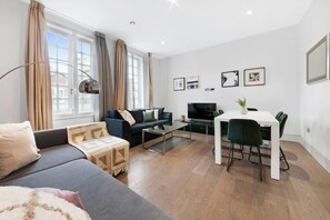 Unclassified image, 4 of 22, button - Buckingham Palace Apartment! (London)