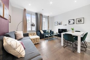 Unclassified image, 2 of 22, button - Buckingham Palace Apartment! (London)