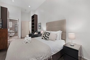 Unclassified image, 5 of 22, button - Buckingham Palace Apartment! (London)