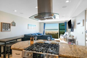 Interior - Perfect for Families,Beachfront,Walk to Everything! (San Diego)