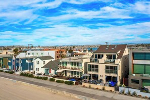 Exterior - Perfect for Families,Beachfront,Walk to Everything! (San Diego)