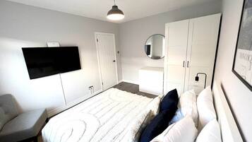 3 bedrooms, iron/ironing board, WiFi, bed sheets
