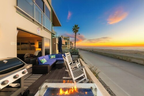 NEW! Oceanfront 2BD with Parking Patio BBQ Great for the Whole Family! Pets OK!