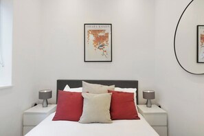 Unclassified image, 3 of 16, button - Cosy Mayfair Hideaway! (London)