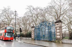 Unclassified image, 5 of 16, button - Cosy Mayfair Hideaway! (London)