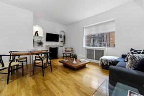 Smart TV - 2 Bed Apartment- Mayfair (1) (London)