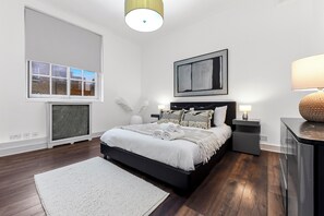 Unclassified image, 2 of 25, button - 2 Bed Apartment- Mayfair (1) (London)