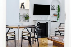 Dining - 2 Bed Apartment- Mayfair (1) (London)
