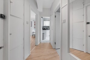 Interior - Bright 1 Bed Apartment- Central London (London)