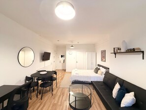 Unclassified image, 5 of 10, button - Winchmore Hill- Ground Floor Studio (London)