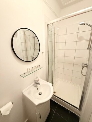 ヘアドライヤー、タオル