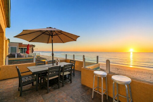 Amazing for Families, Oceanfront, Stunning Views W Parking!