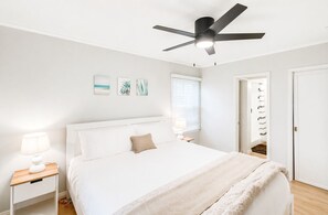 5 bedrooms, iron/ironing board, WiFi, bed sheets - Perfect For Families,Walk to Beach W/ Large Patio and Great Reviews! (San Diego)