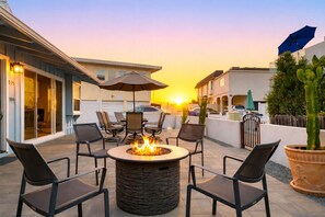 Outdoor dining - Perfect for Families,Walk to Beach W AC and Parking! (San Diego)