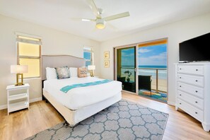 4 bedrooms, iron/ironing board, WiFi, bed sheets - Perfect for Families, Beach Front, Walk 2 Everything W/Parking! (San Diego)