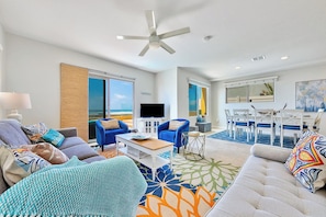 TV - Perfect for Families, Beach Front, Walk 2 Everything W/Parking! (San Diego)
