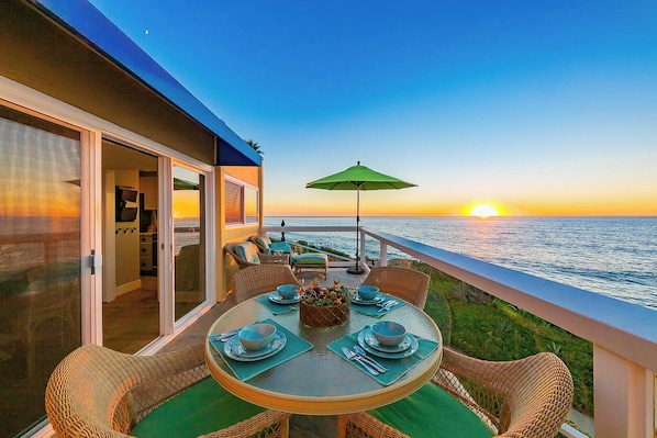 Outdoor dining - Ocean Front, Amazing Views,Best 2BR in Ocean Beach! (San Diego)