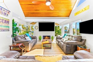 TV, fireplace - Perfect for Families,Steps to the Beach W/Parking! (San Diego)