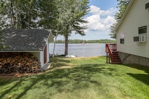 Property grounds - Waterfront Victoria Cottage,Kayaks,paddle board and canoe Included, Dogs Welcome (Clifton)