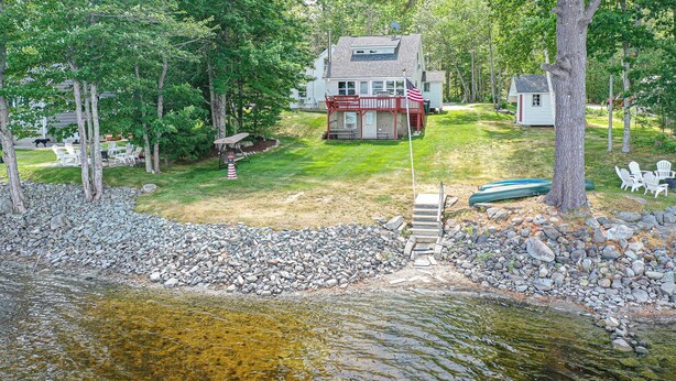 A lakeside cabin with a dock, surrounded by trees and a grassy yard. - Waterfront Victoria Cottage,Kayaks,paddle board and canoe Included, Dogs Welcome (Clifton)