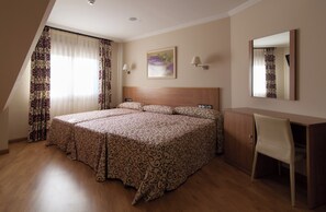 Standard Triple Room | In-room safe, desk, laptop workspace, free WiFi - Pontus Veteris (Sanxenxo)