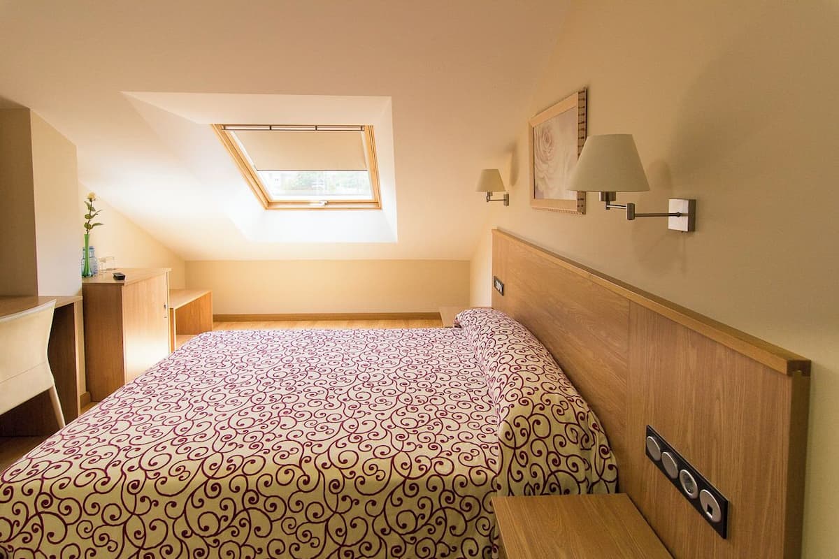 Standard Double or Twin Room | In-room safe, desk, laptop workspace, free WiFi