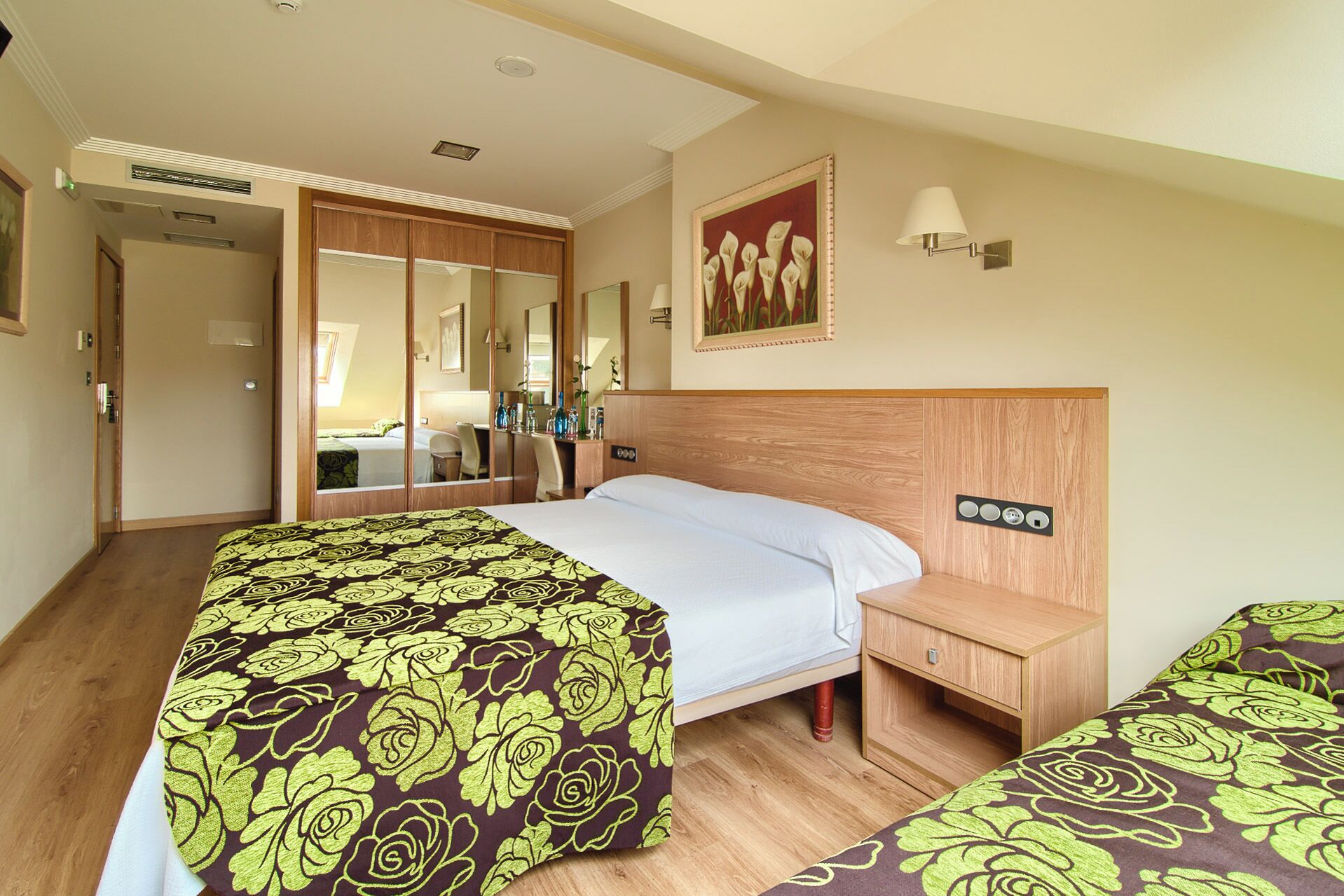 Superior Double or Twin Room | In-room safe, desk, laptop workspace, free WiFi