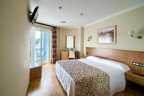 Unclassified image, 3 of 33, button - Pontus Veteris (Sanxenxo)