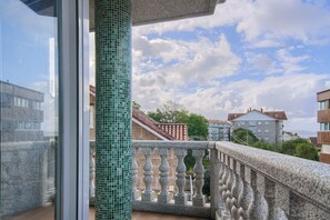 Unclassified image, 5 of 33, button - Pontus Veteris (Sanxenxo)