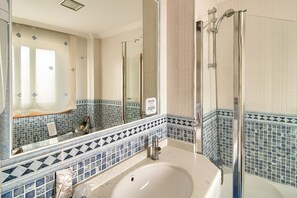 Unclassified image, 4 of 33, button - Pontus Veteris (Sanxenxo)