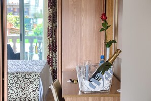 Unclassified image, 3 of 33, button