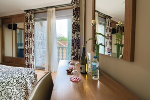 Unclassified image, 5 of 33, button