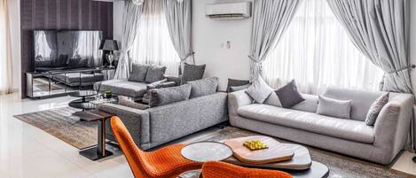 LĂ€genhet Presidential - balkong | Vardagsrum