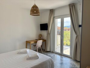 2 habitaciones, tabla de planchar con plancha, wifi y ropa de cama 